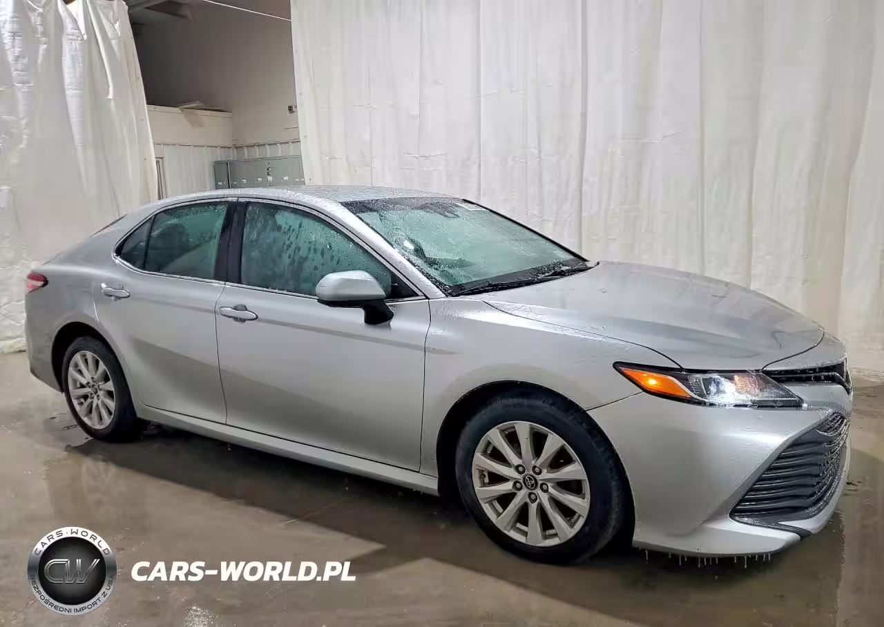 2018 Toyota Camry Le VIN:4T1B11HK7JU053284 - 4