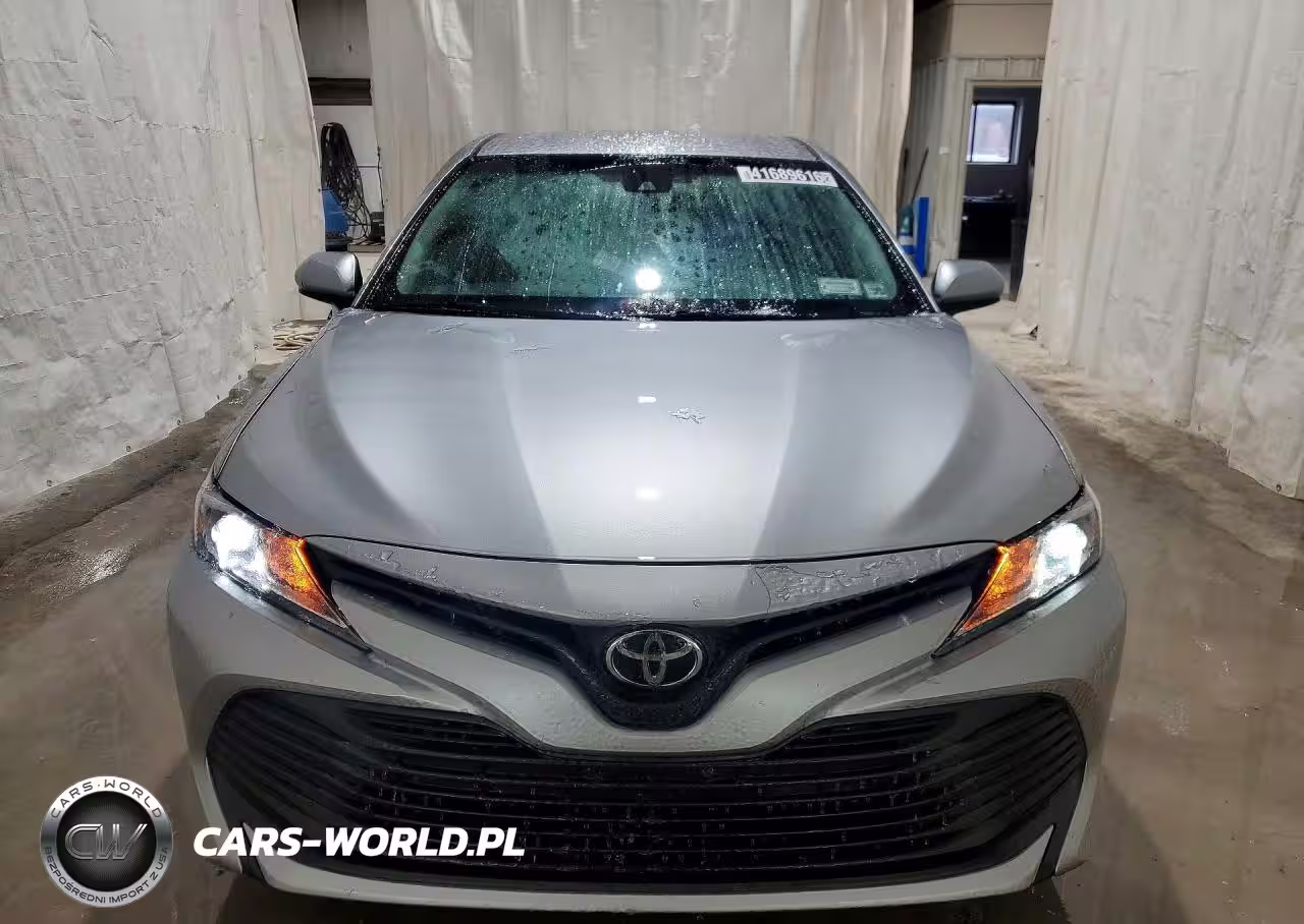 2018 Toyota Camry Le VIN:4T1B11HK7JU053284 - 5