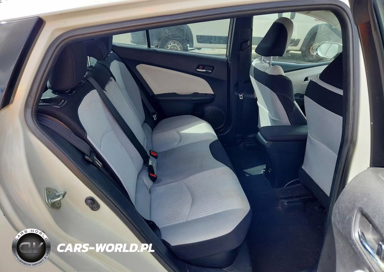 2017 Toyota Prius Three VIN:JTDKARFU1H3540147 - 10