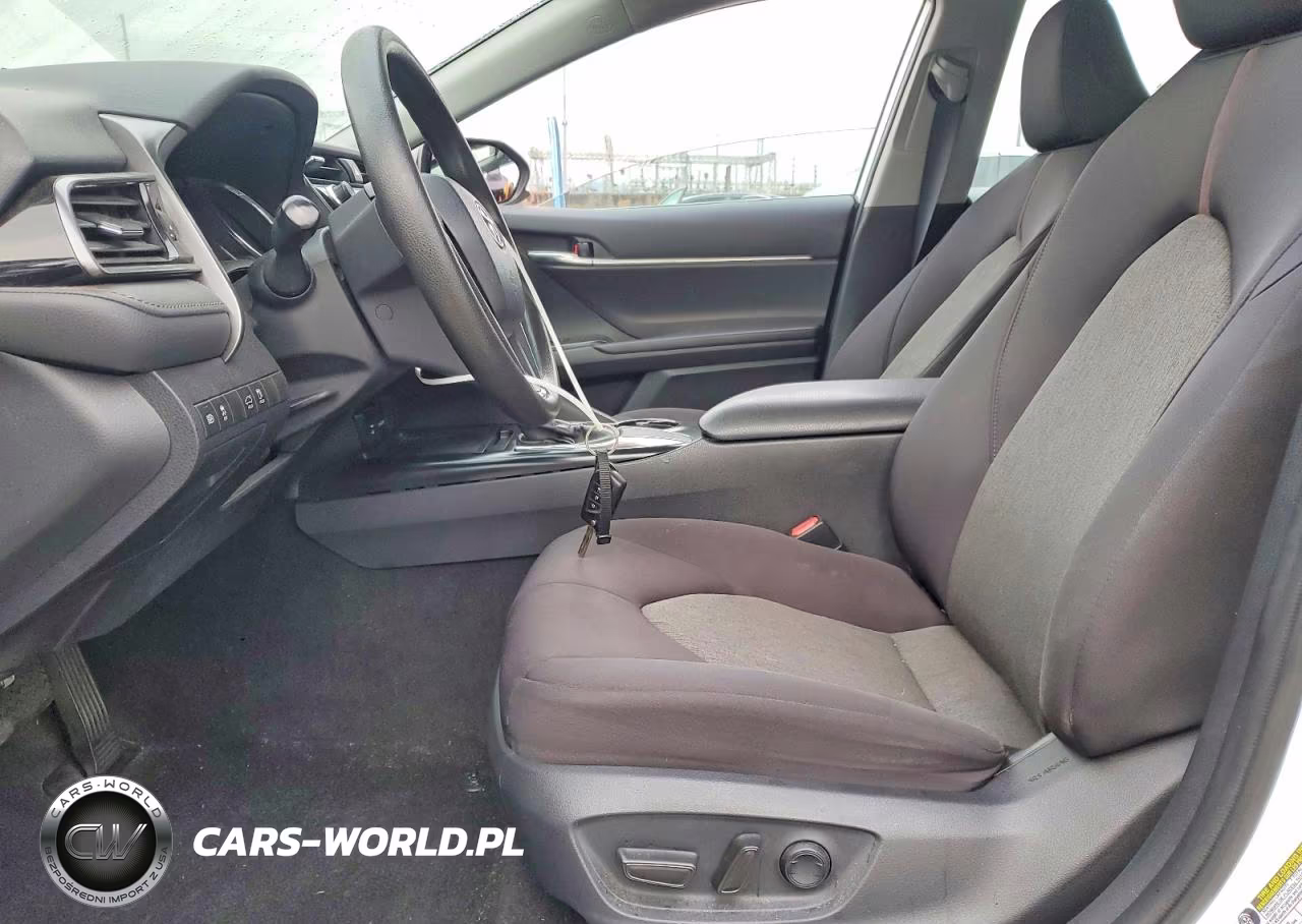 2019 Toyota Camry Le VIN:4T1B11HK3KU283910 - 7