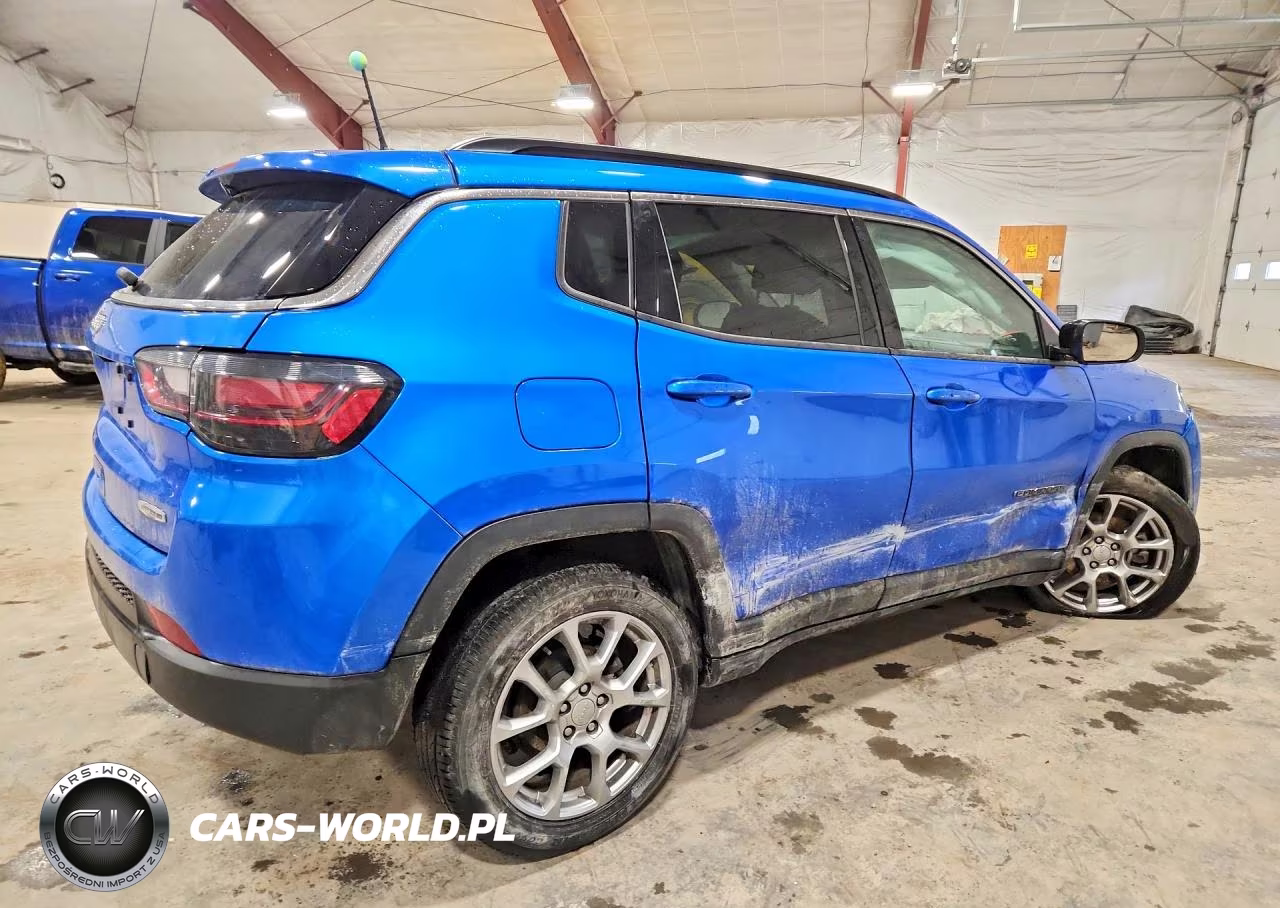 2022 Jeep Compass Latitude Lux VIN:3C4NJDFB1NT169800 - 3