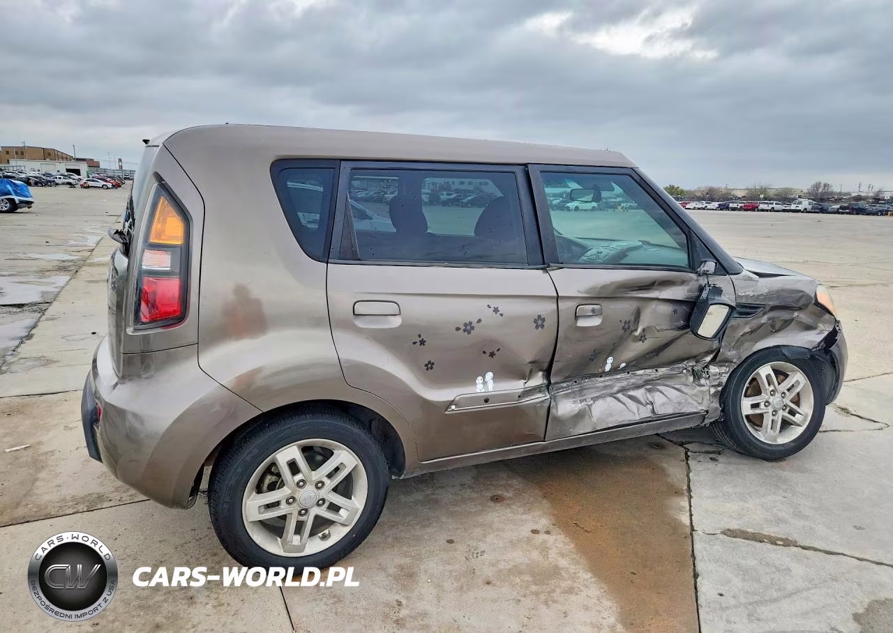 2010 Kia Soul + VIN:KNDJT2A2XA7125474 - 3