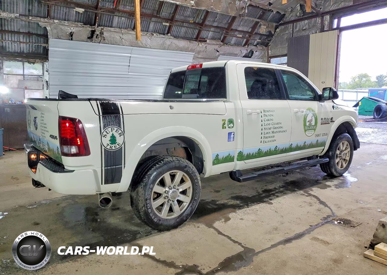 2018 Ram 3500 Laramie VIN:3C63R3EL0JG408381 - 3