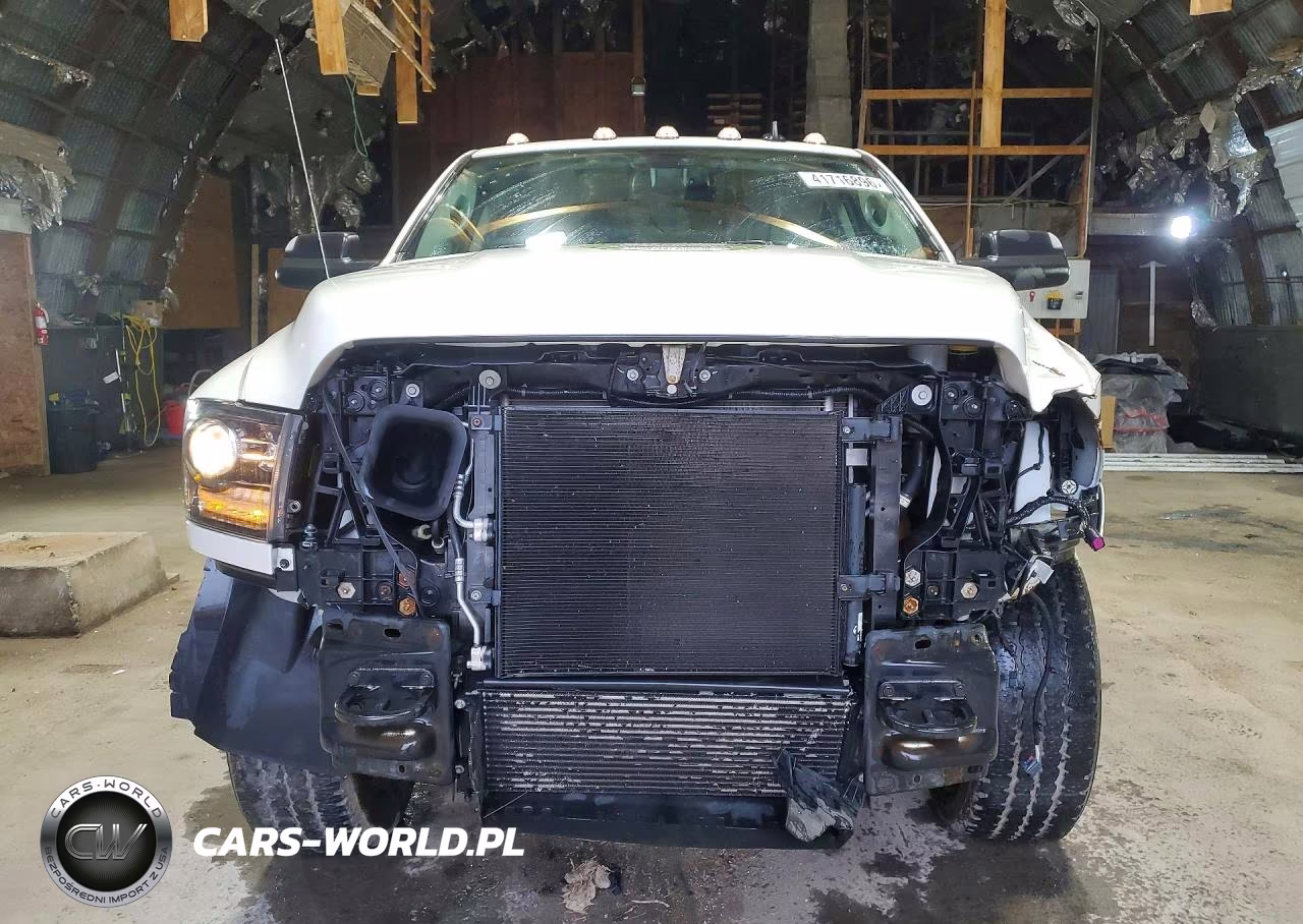 2018 Ram 3500 Laramie VIN:3C63R3EL0JG408381 - 5