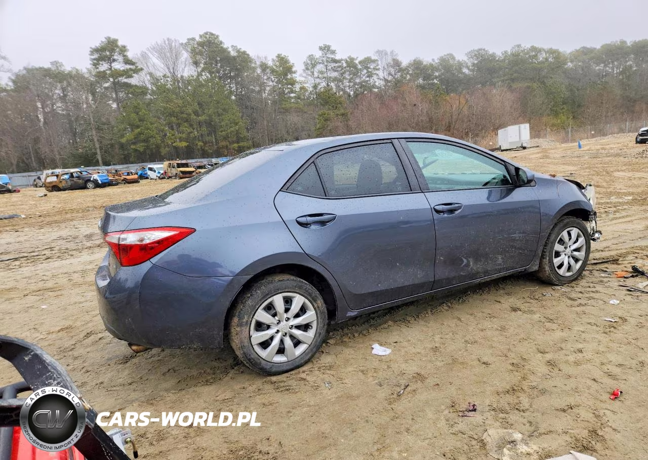 2015 Toyota Corolla Le VIN:5YFBURHE2FP206209 - 3