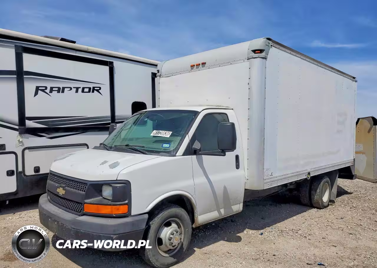 2013 Chevrolet Express Box Truck