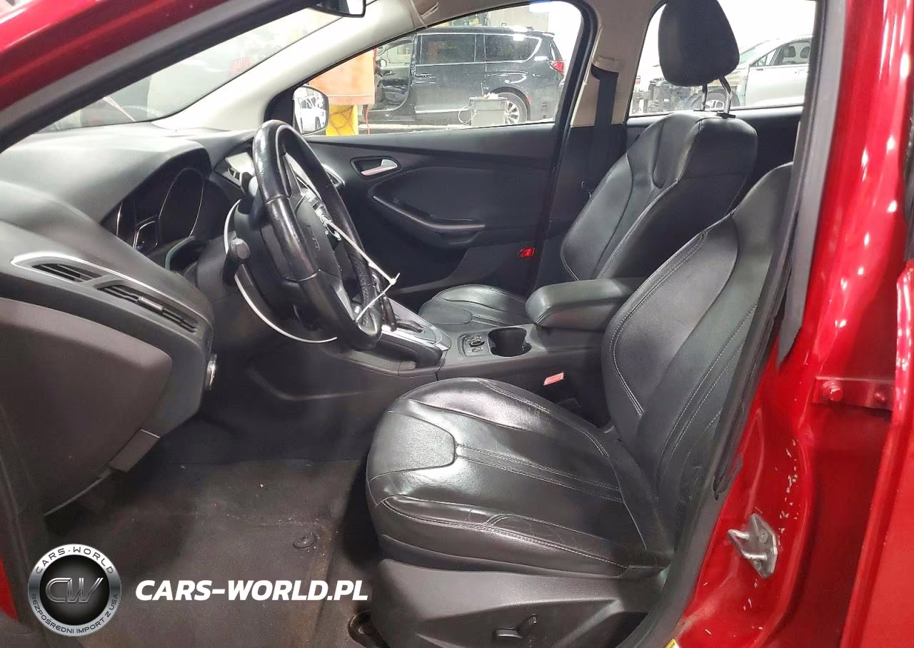 2012 Ford Focus Titanium VIN:1FAHP3J21CL145430 - 7