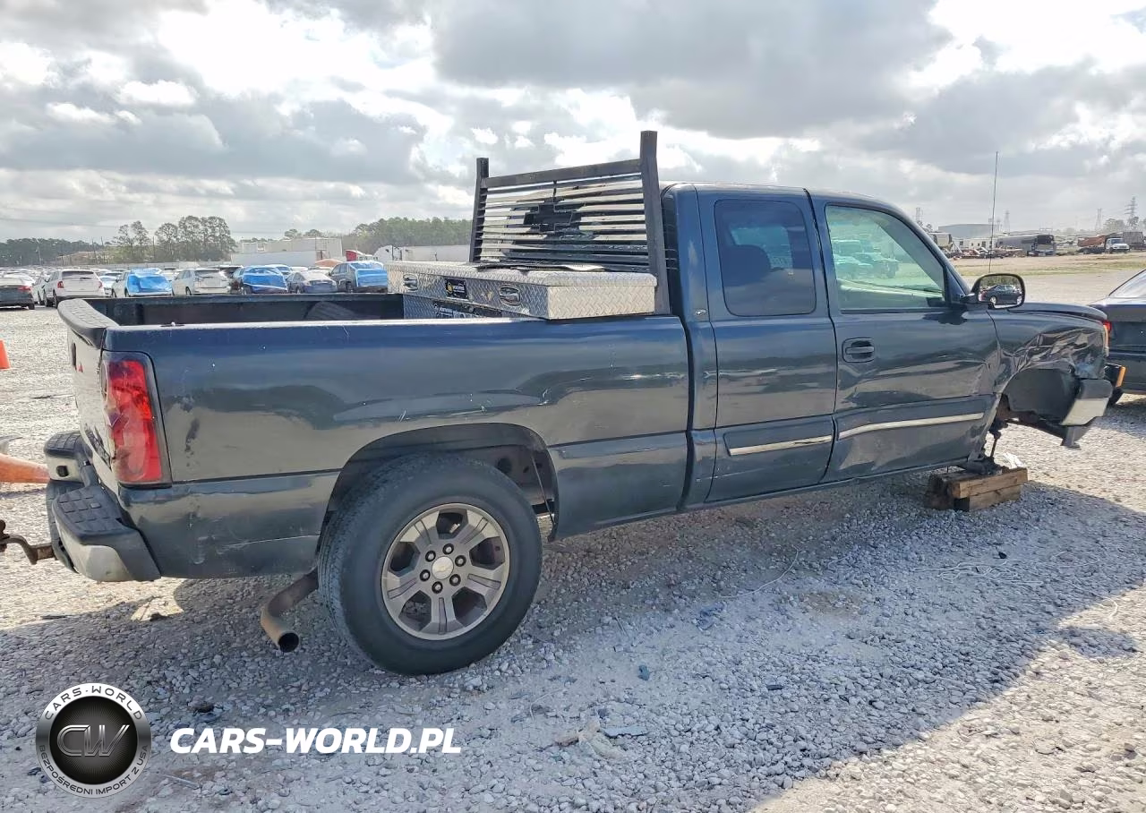 2004 Chevrolet Silverado C1500 VIN:2GCEC19T841243436 - 3