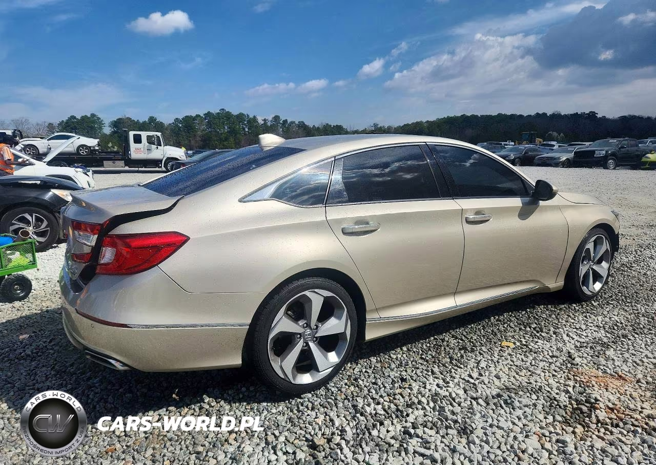 2018 Honda Accord Touring VIN:1HGCV2F91JA022800 - 3
