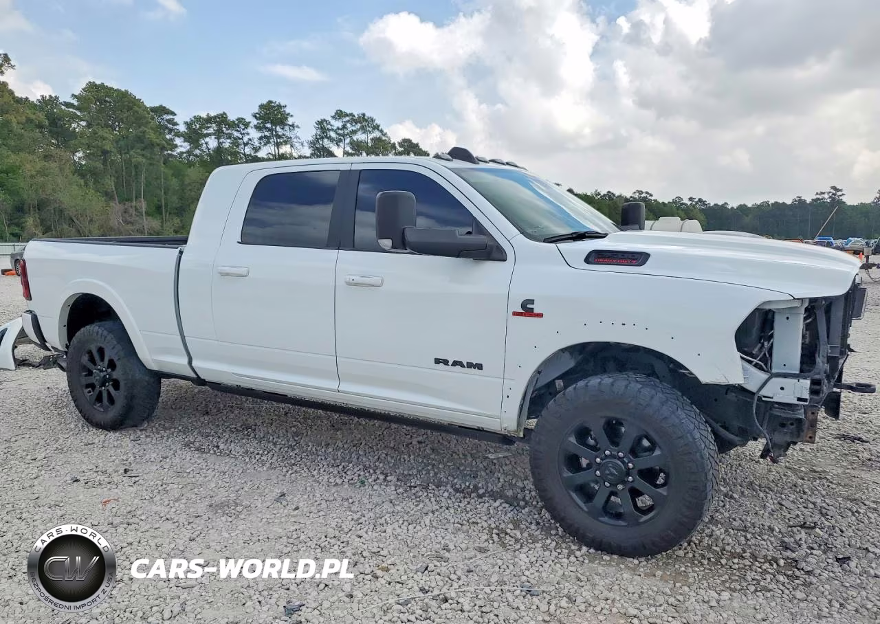 2022 Ram 2500 Laramie VIN:3C6UR5NL5NG381457 - 4