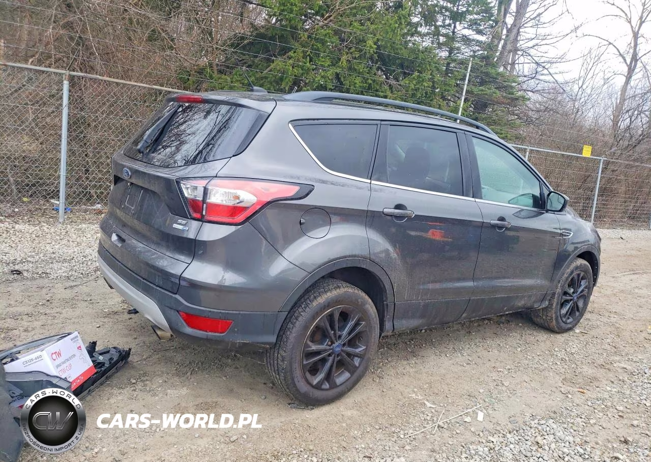 2018 Ford Escape Se VIN:1FMCU9GD0JUC29430 - 3