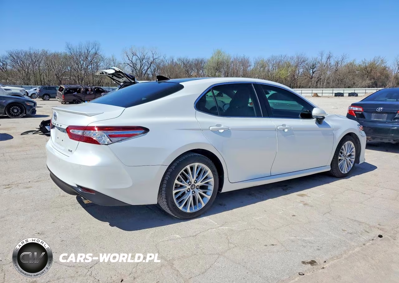 2018 Toyota Camry Xle VIN:4T1B11HK6JU041773 - 3