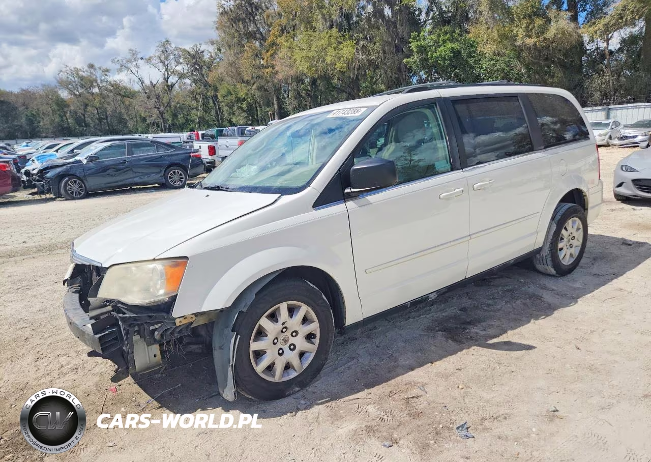 2010 Chrysler Town & Country Lx – zdjęcie 1 z 14