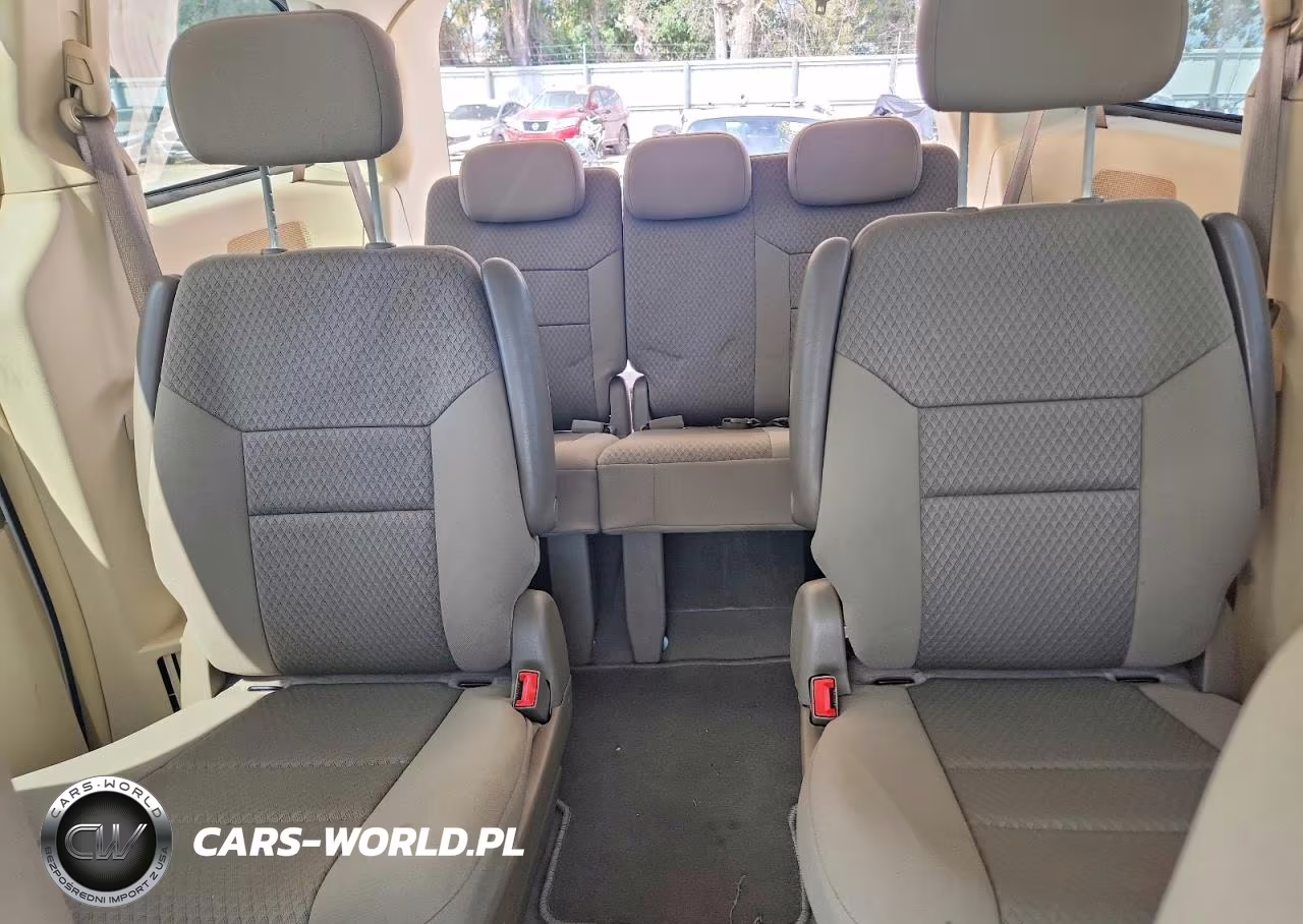 2010 Chrysler Town & Country Lx VIN:2A4RR4DE0AR271880 - 10