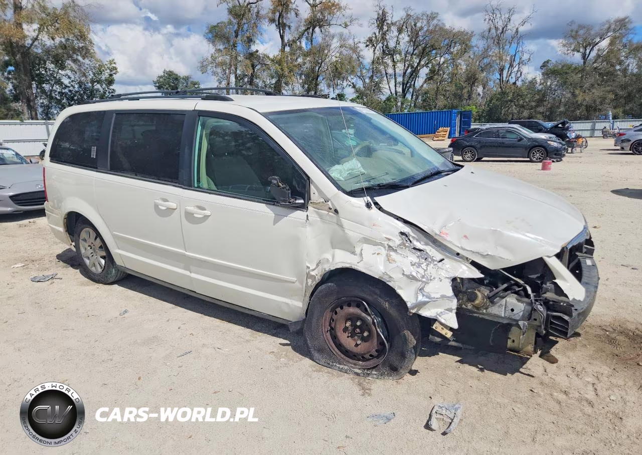 2010 Chrysler Town & Country Lx VIN:2A4RR4DE0AR271880 - 4