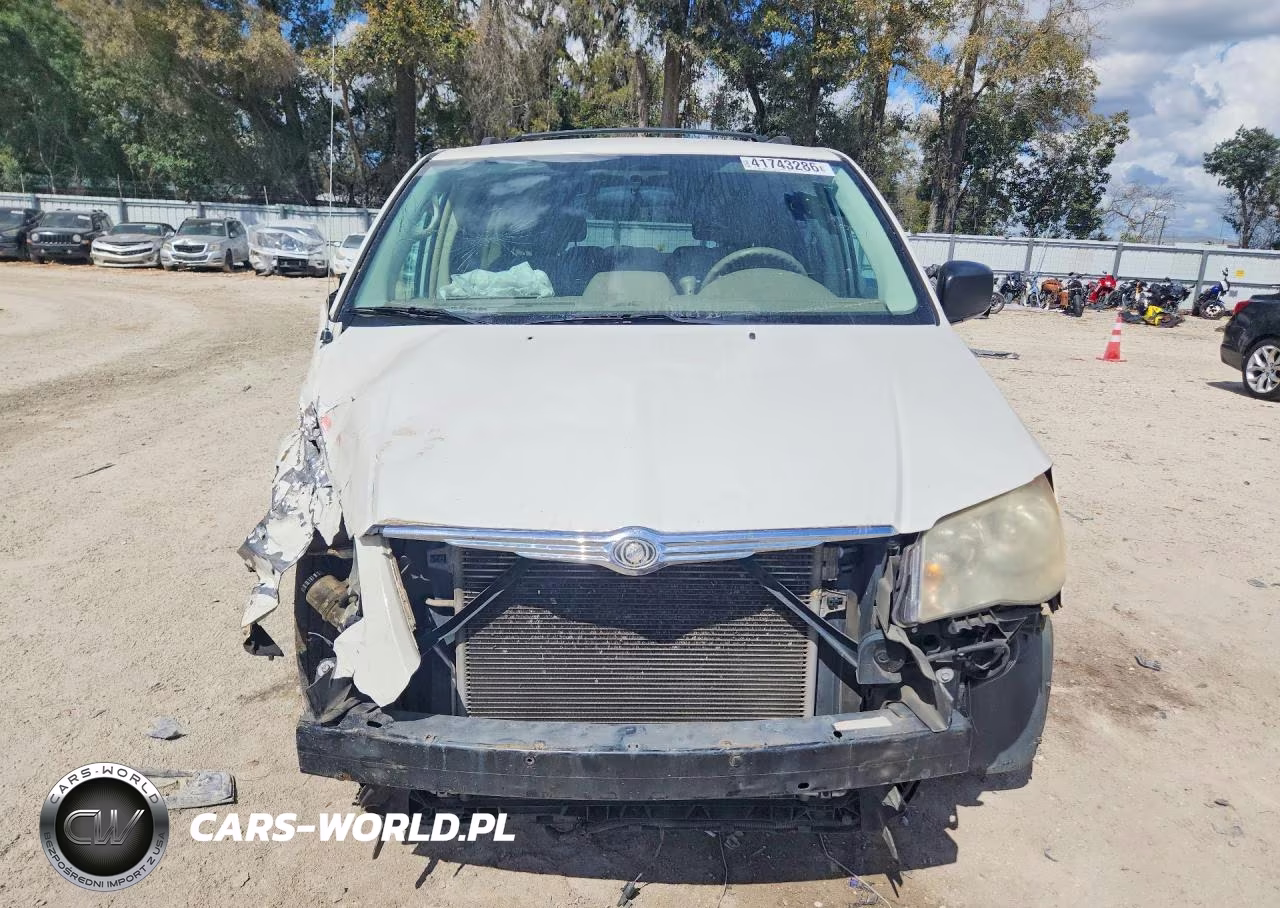 2010 Chrysler Town & Country Lx VIN:2A4RR4DE0AR271880 - 5