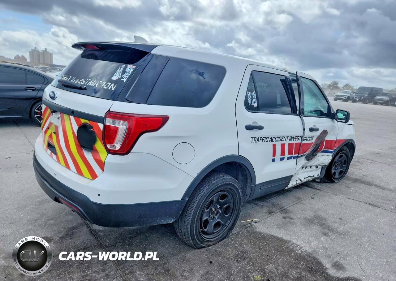 2017 Ford Explorer Police Interceptor VIN:1FM5K8AR1HGB93768 - 3