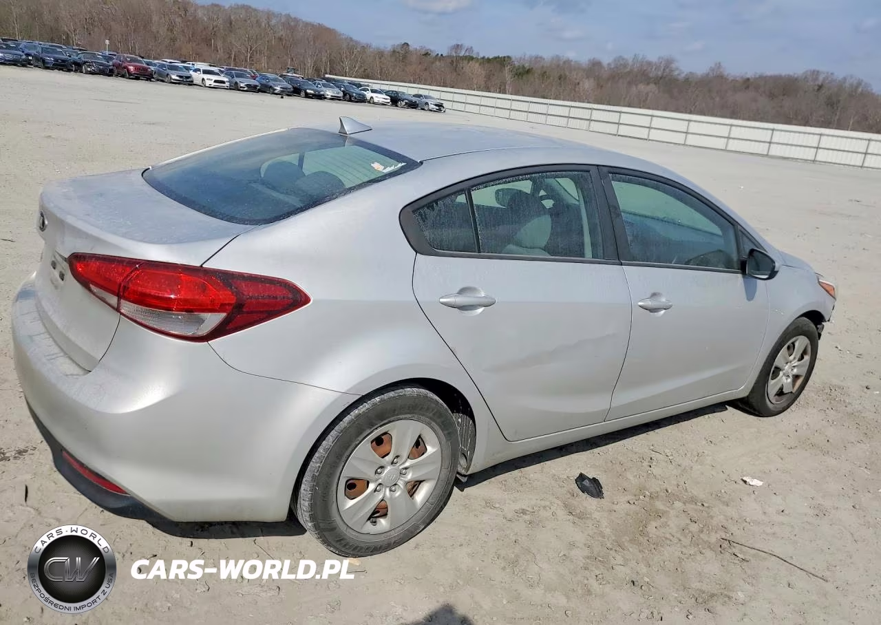 2017 Kia Forte Lx VIN:3KPFK4A7XHE090946 - 3