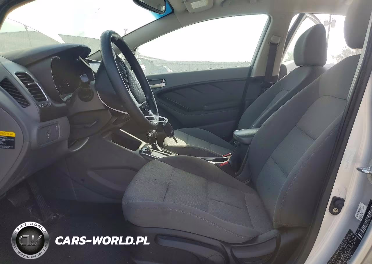 2017 Kia Forte Lx VIN:3KPFK4A7XHE090946 - 7