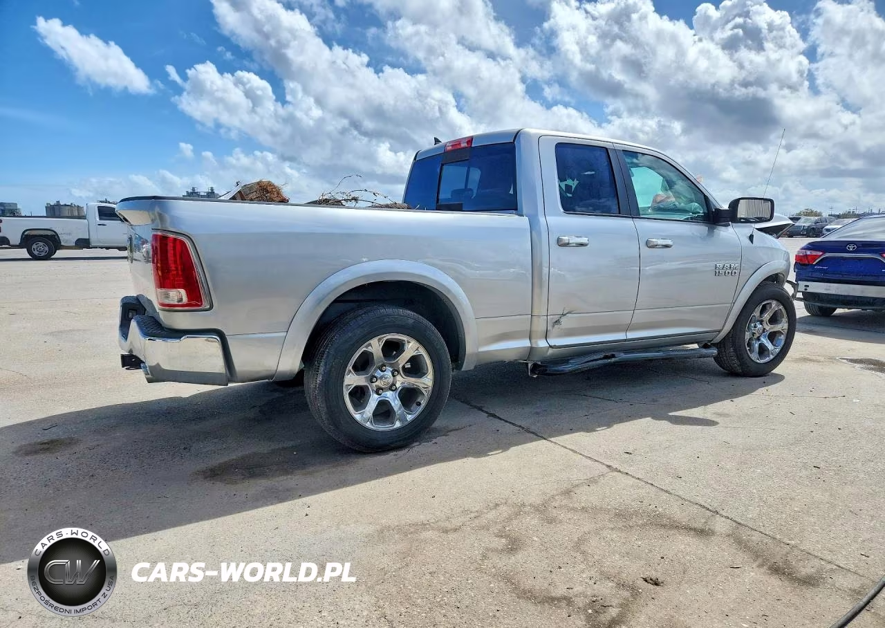 2017 Ram 1500 Laramie VIN:1C6RR6JT8HS520219 - 3