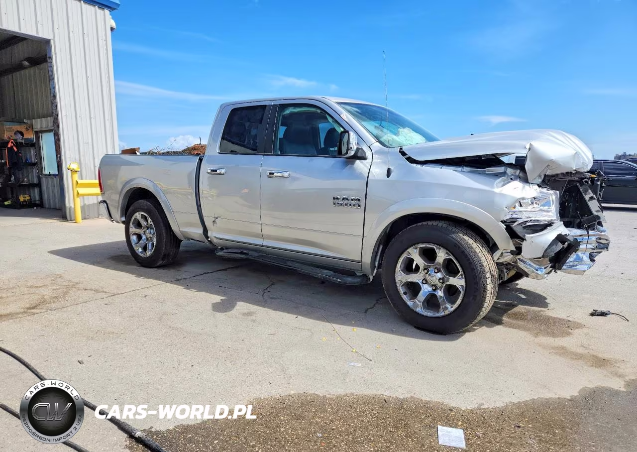 2017 Ram 1500 Laramie VIN:1C6RR6JT8HS520219 - 4