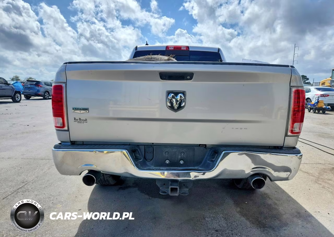 2017 Ram 1500 Laramie VIN:1C6RR6JT8HS520219 - 6