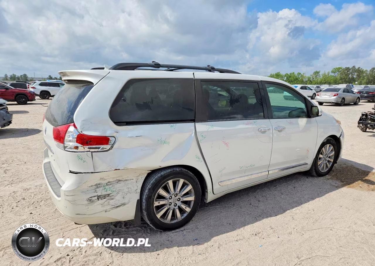 2013 Toyota Sienna Limited 7-Passenger VIN:5TDYK3DCXDS281231 - 3