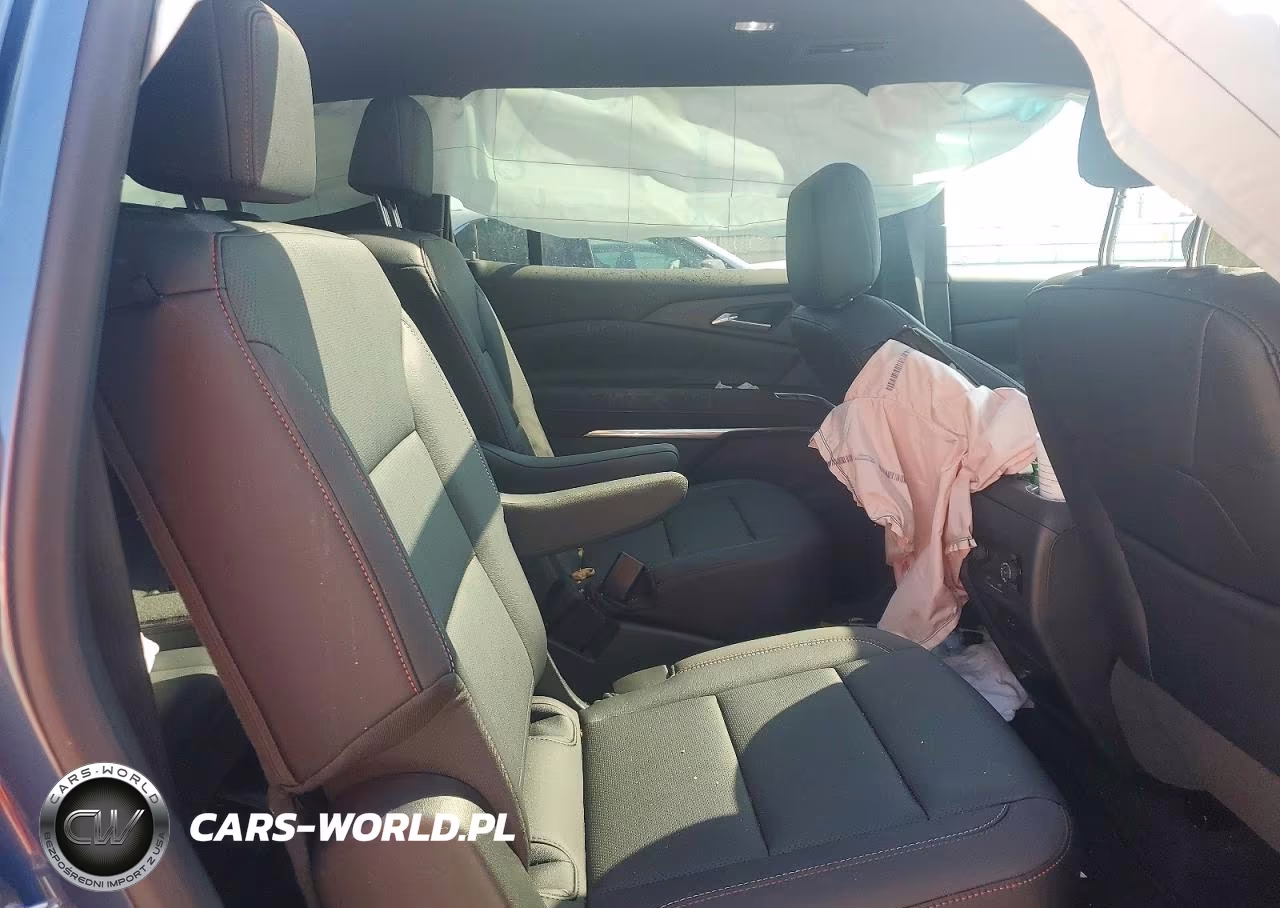 2025 Chevrolet Traverse Z71 VIN:1GNEVJRS4SJ244059 - 11