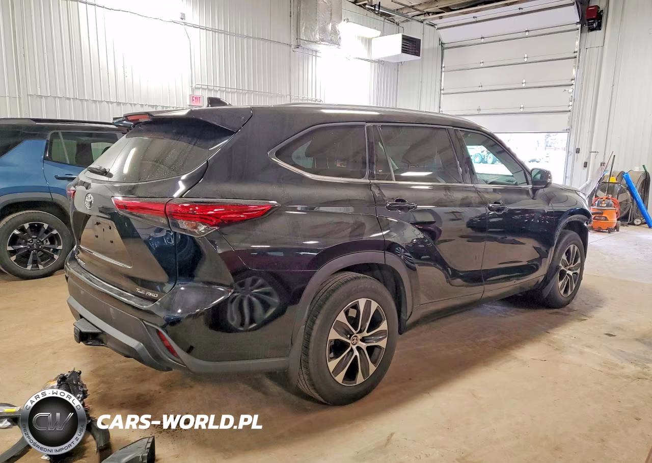 2021 Toyota Highlander Xle VIN:5TDHZRBH1MS540783 - 3