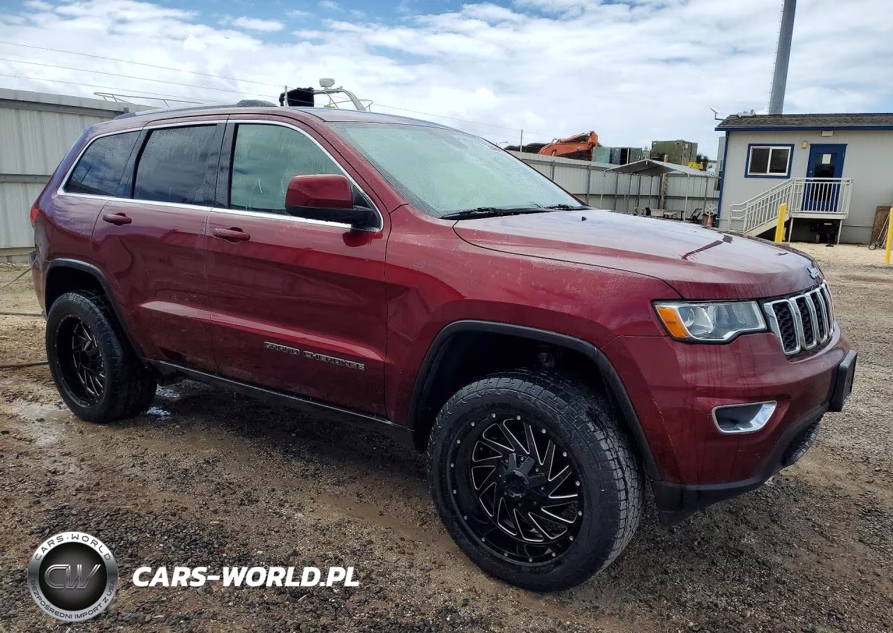 2018 Jeep Grand Cherokee Laredo VIN:1C4RJEAG3JC306574 - 4