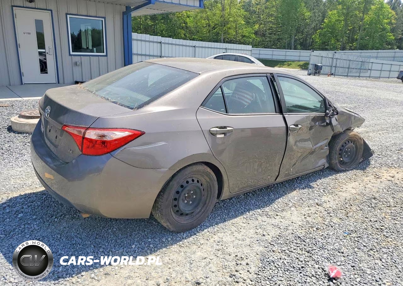 2018 Toyota Corolla Le VIN:5YFBURHE2JP773836 - 3