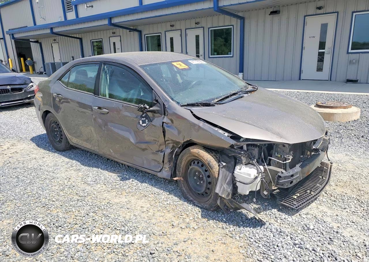 2018 Toyota Corolla Le VIN:5YFBURHE2JP773836 - 4