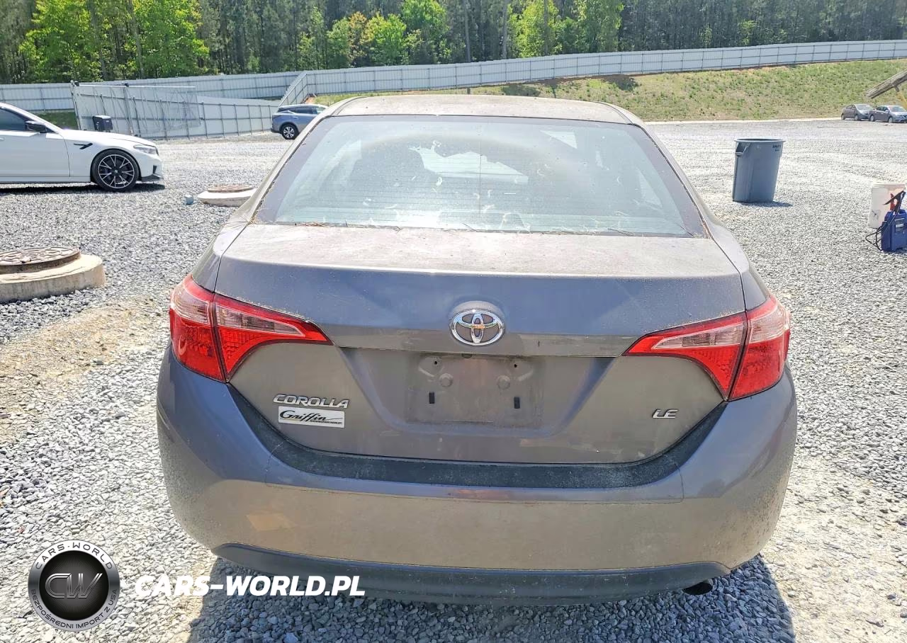 2018 Toyota Corolla Le VIN:5YFBURHE2JP773836 - 6