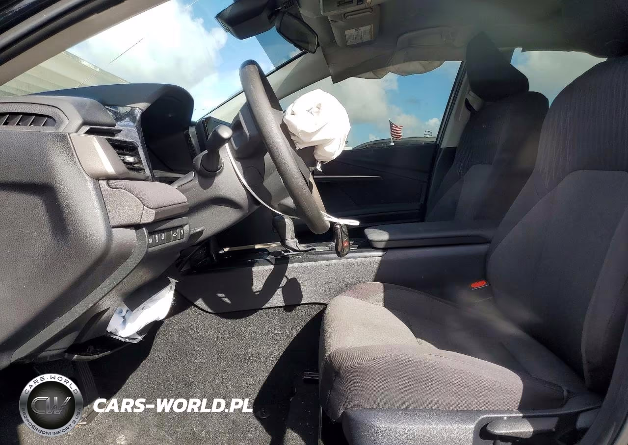 2025 Toyota Camry Le VIN:4T1DAACK9SU147037 - 7