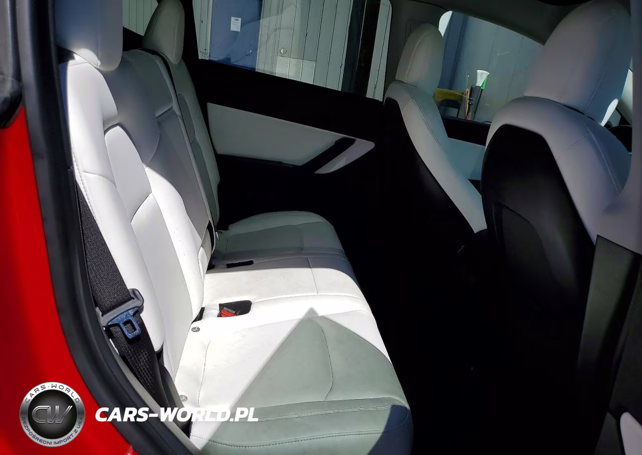 2020 Tesla Model Y VIN:5YJYGDEE9LF051576 - 10