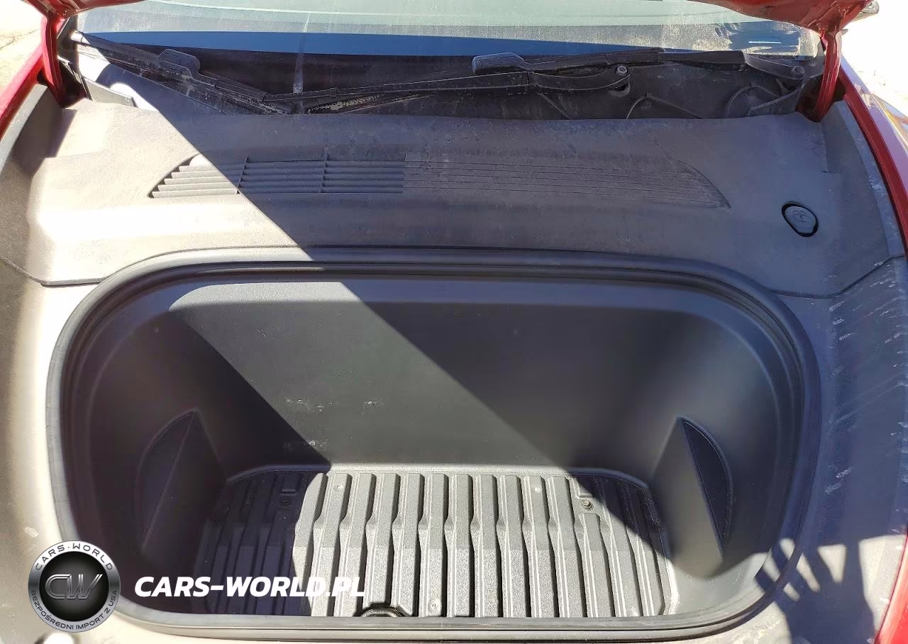 2020 Tesla Model Y VIN:5YJYGDEE9LF051576 - 11