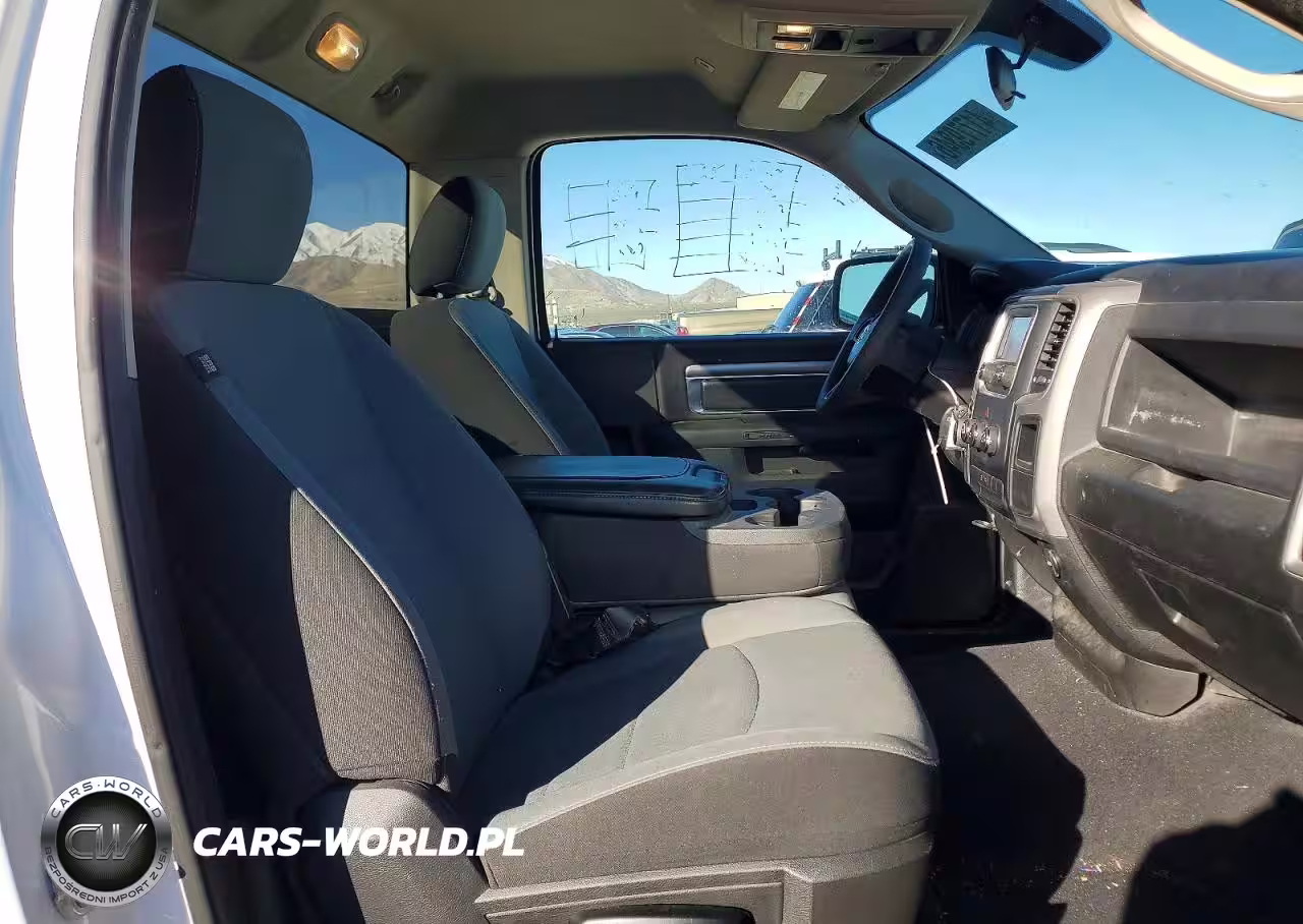2021 Ram 1500 Classic Tradesman VIN:3C6JR6AG3MG647378 - 10