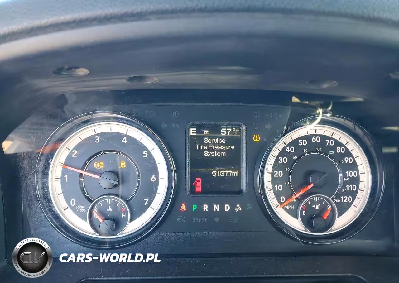 2021 Ram 1500 Classic Tradesman VIN:3C6JR6AG3MG647378 - 9