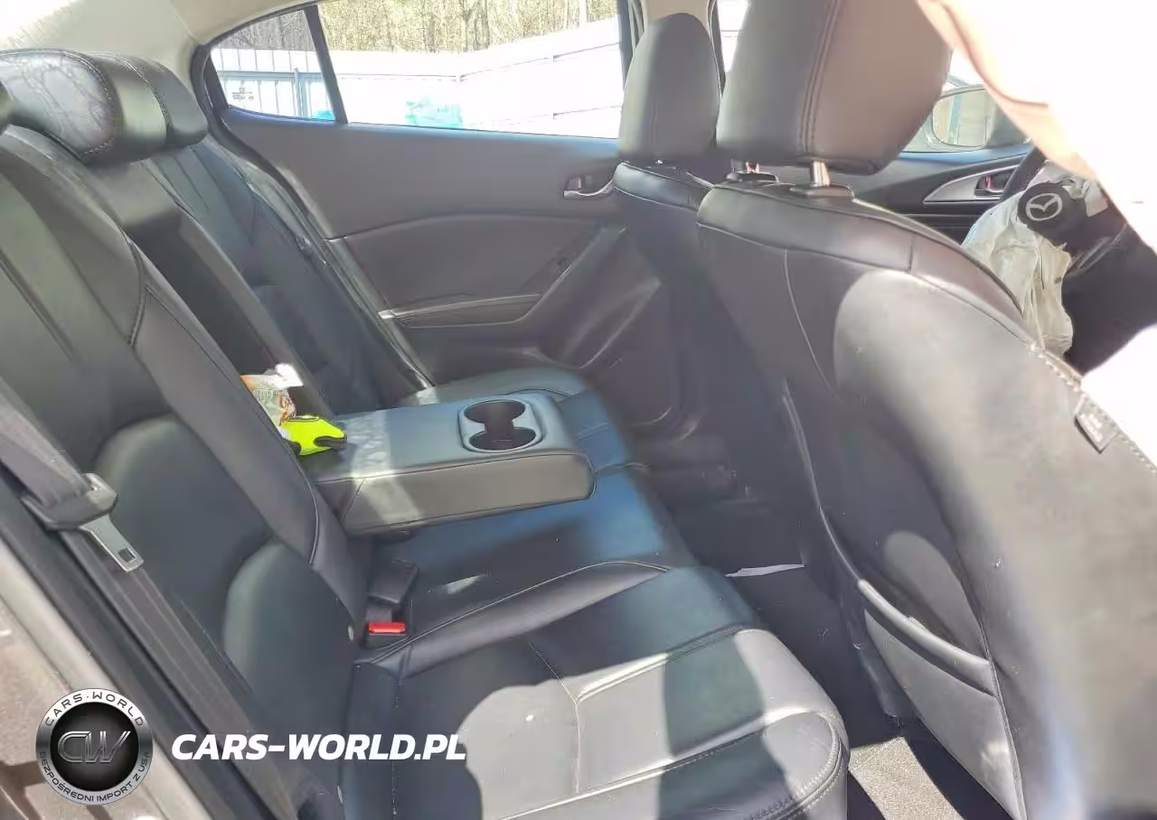 2018 Mazda 3 Touring VIN:3MZBN1V39JM230568 - 10