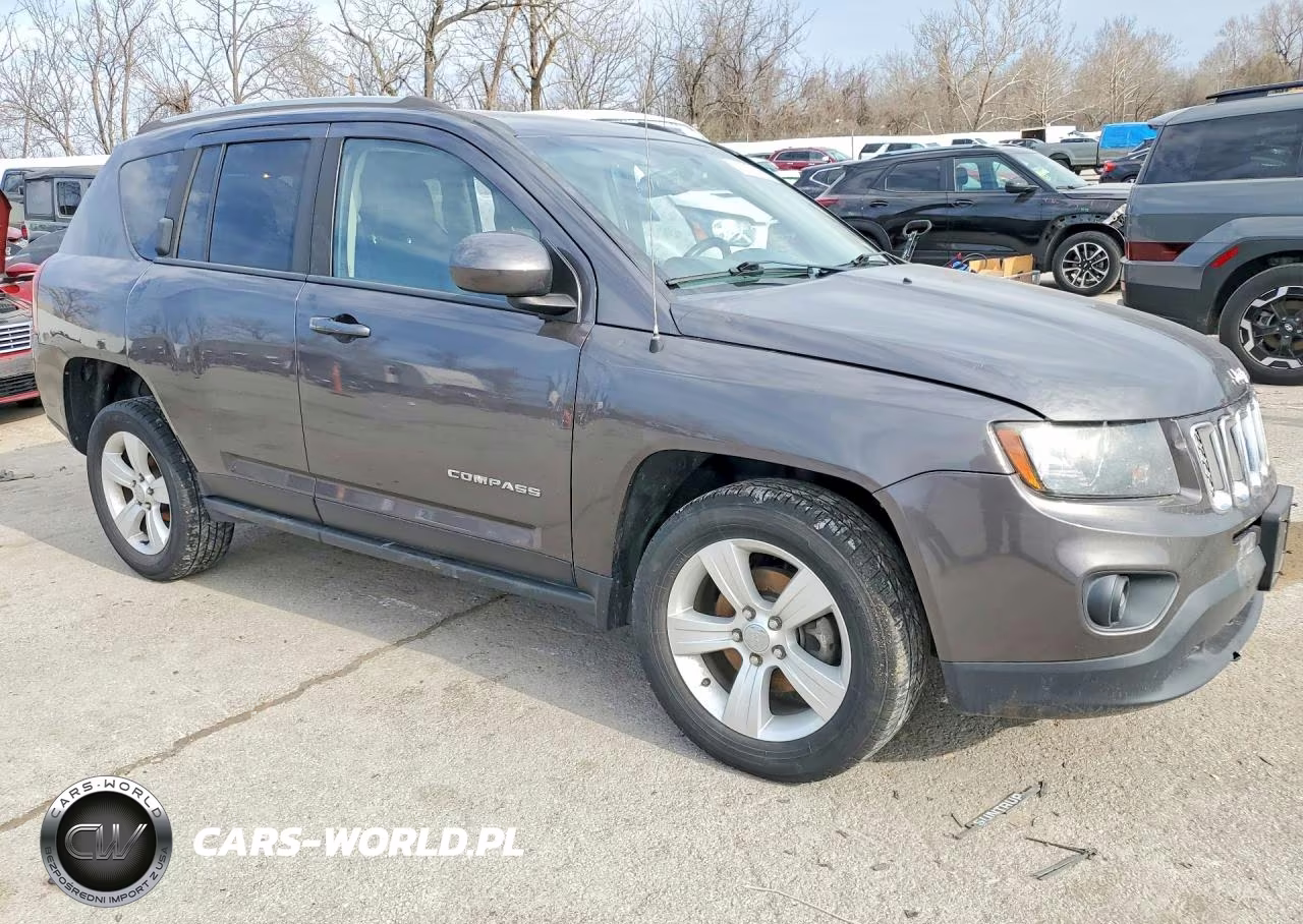 2016 Jeep Compass Latitude VIN:1C4NJDEB1GD718941 - 4