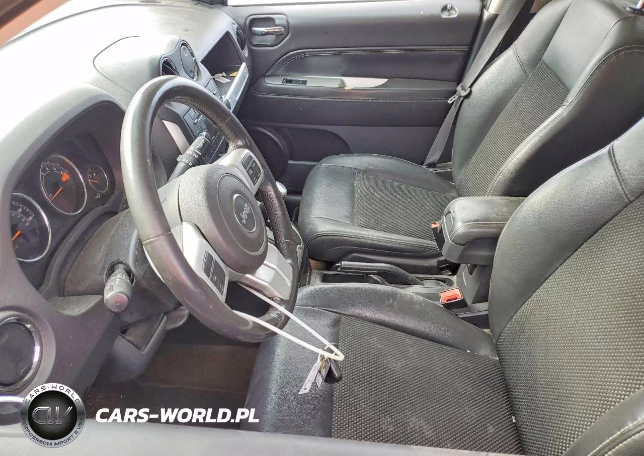 2016 Jeep Compass Latitude VIN:1C4NJDEB1GD718941 - 7