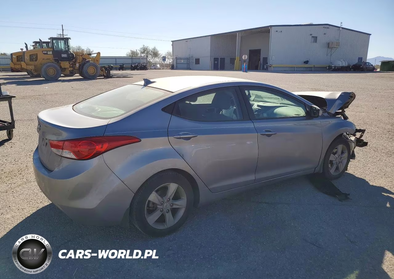 2013 Hyundai Elantra VIN:KMHDH4AE7DU928135 - 3