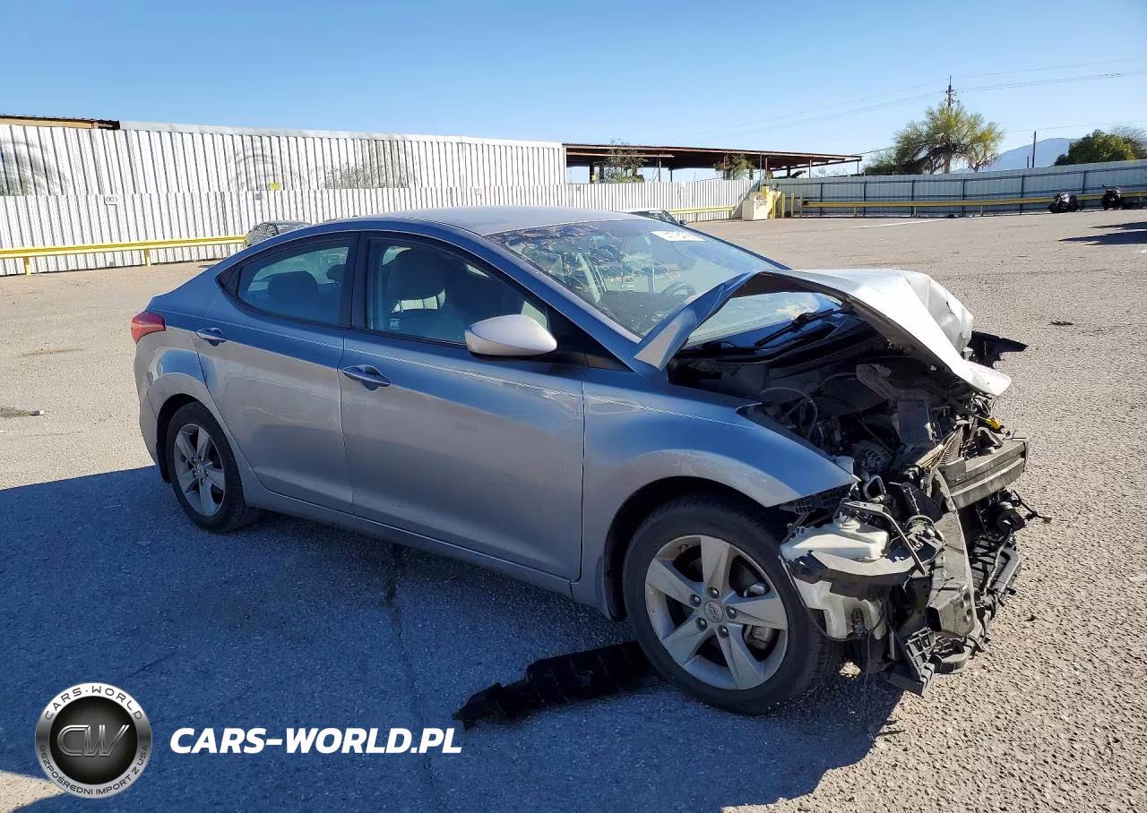 2013 Hyundai Elantra VIN:KMHDH4AE7DU928135 - 4