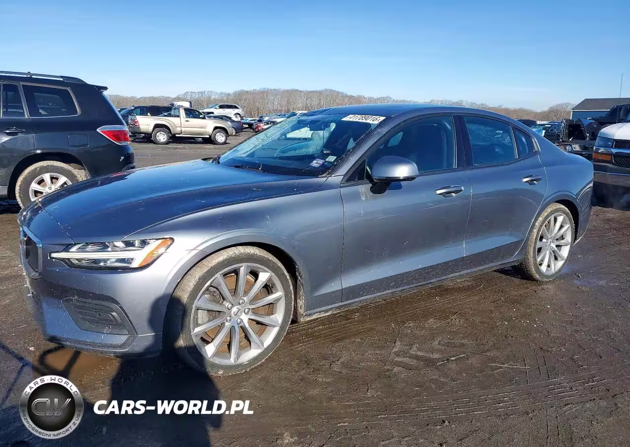 2020 Volvo S60 T6 Momentum