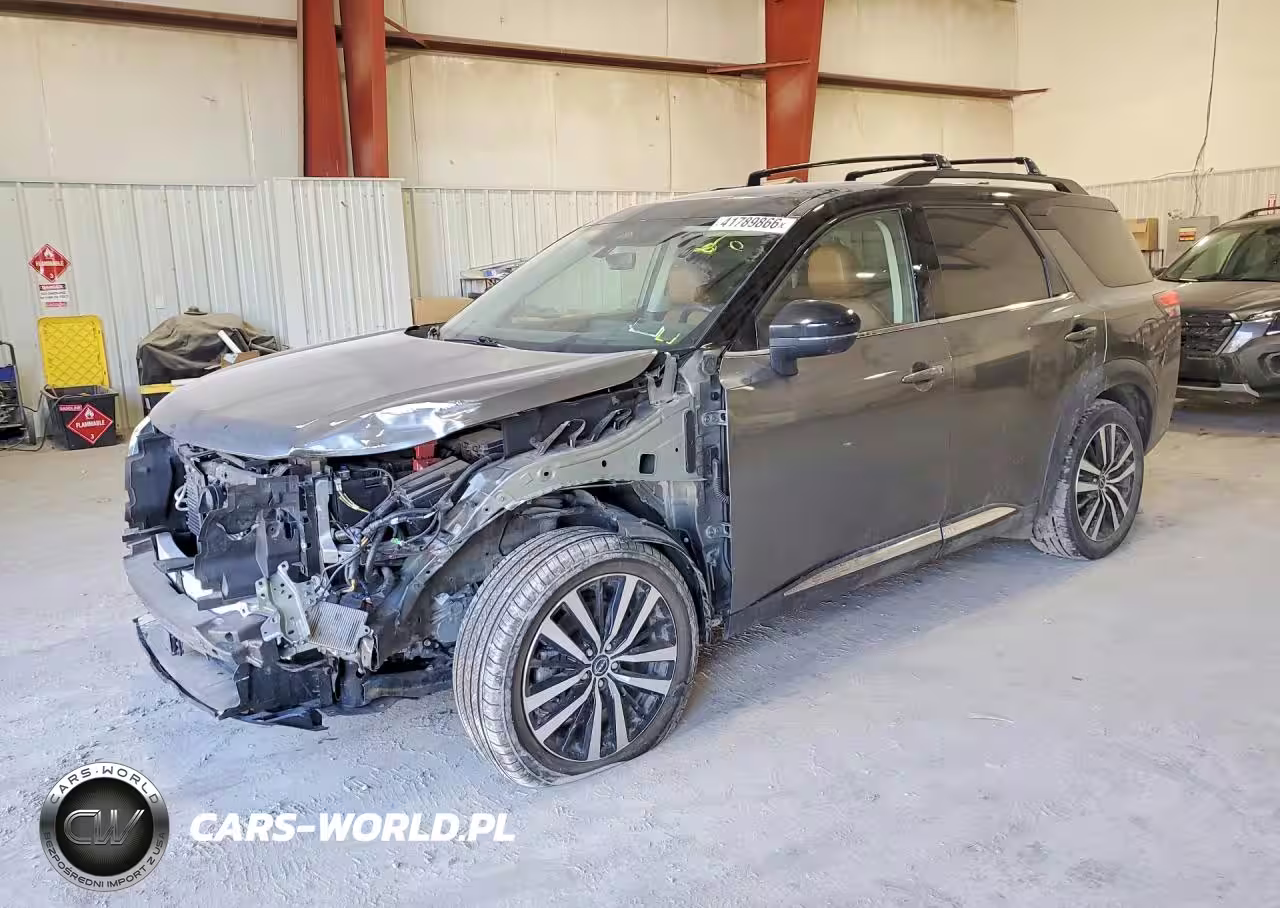 2023 Nissan Pathfinder Platinum