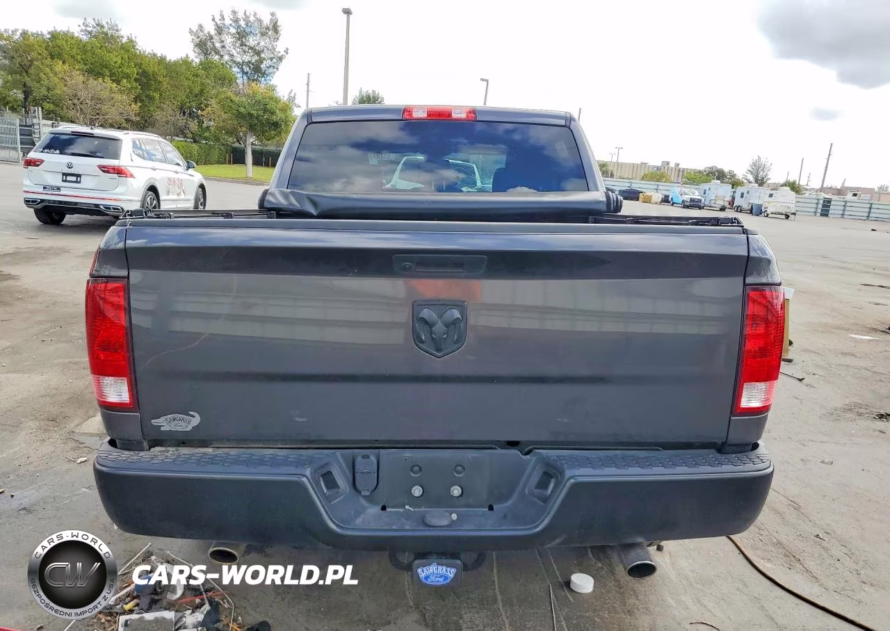 2023 Ram 1500 Classic Tradesman VIN:3C6RR6KT7PG562823 - 6