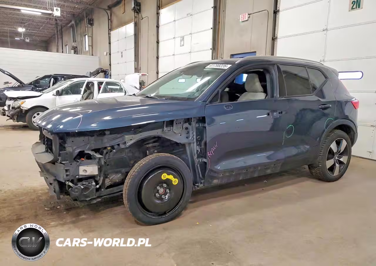 2022 Volvo Xc40 T5 Momentum