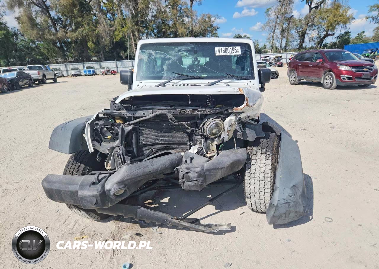 2014 Jeep Wrangler Unlimited Sport VIN:1C4BJWKG7EL199895 - 5