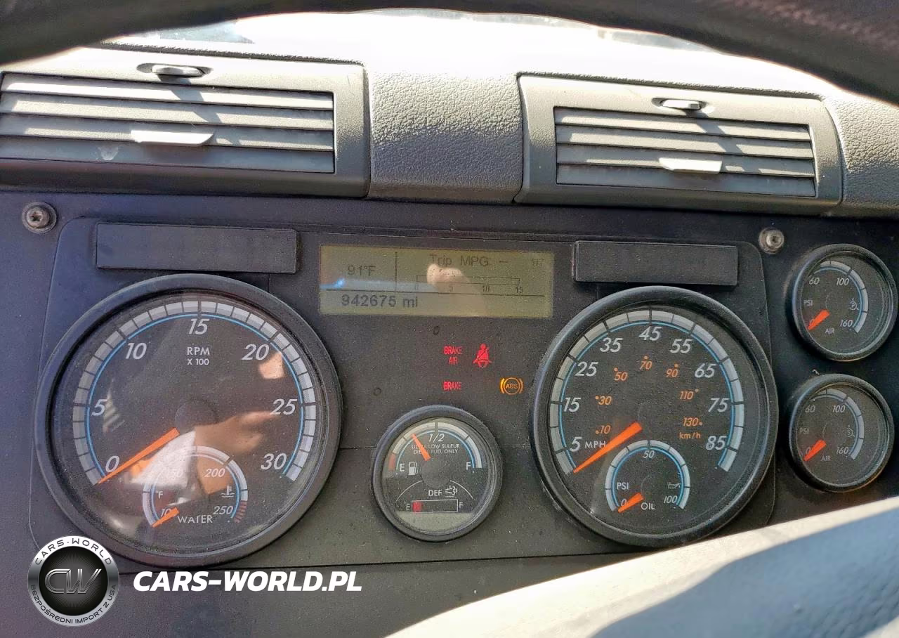 2015 Freigliner Cascadia 125 VIN:3AKJGLD56FSGC0801 - 8