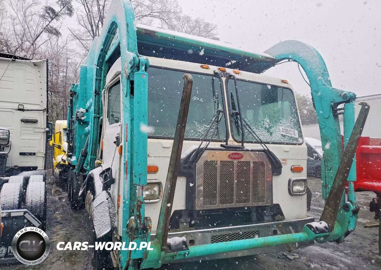2021 Peterbilt 520 Refuse Truck
